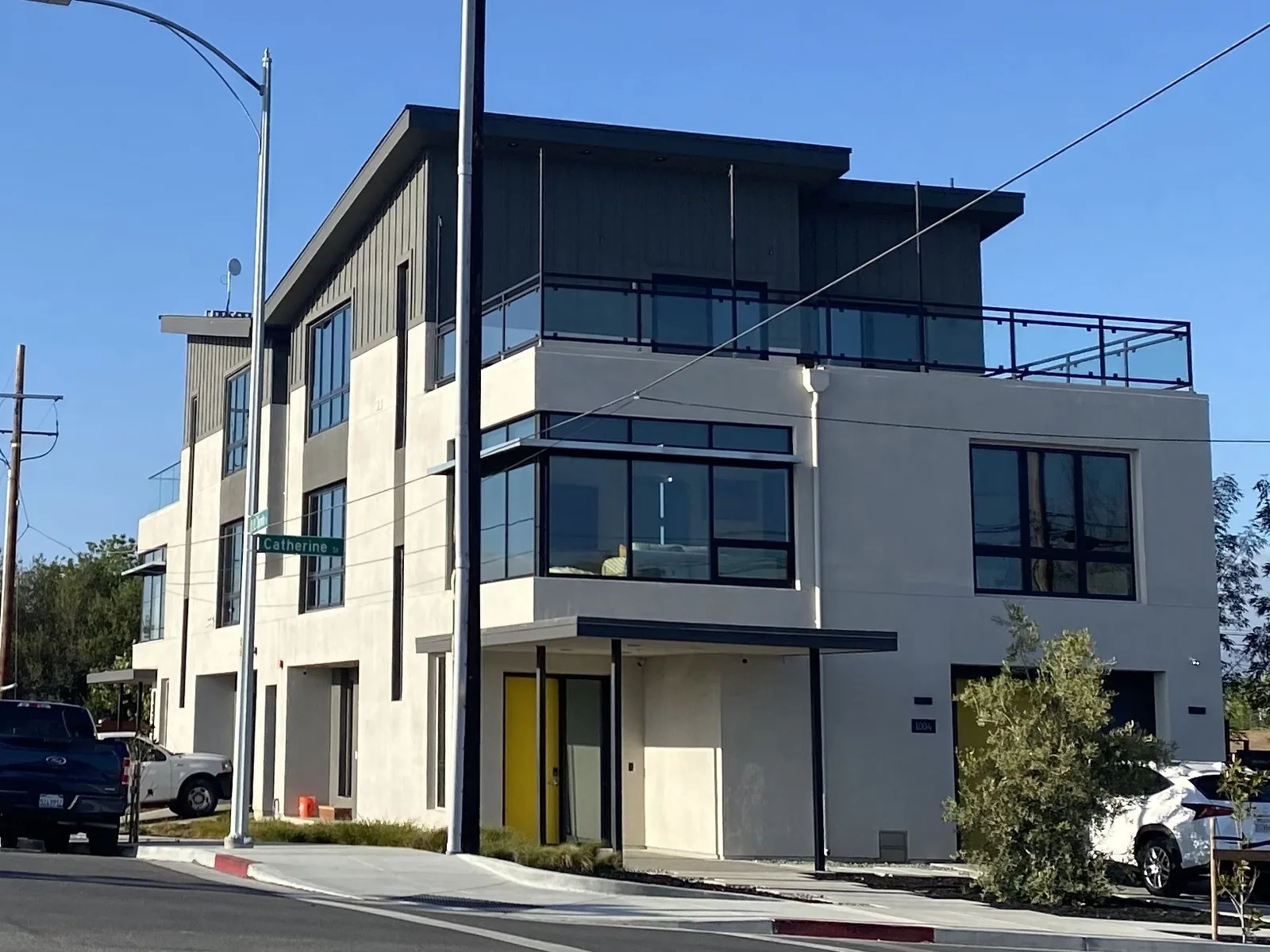 Modern townhome in Fremont with rooftop deck