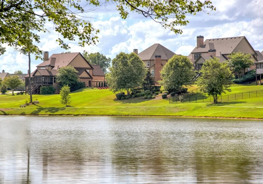Lakefront pool home in Windermere