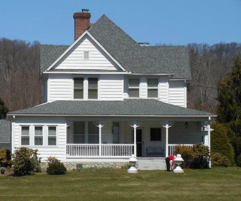 Farmhouse on 12 acres outside Franklin