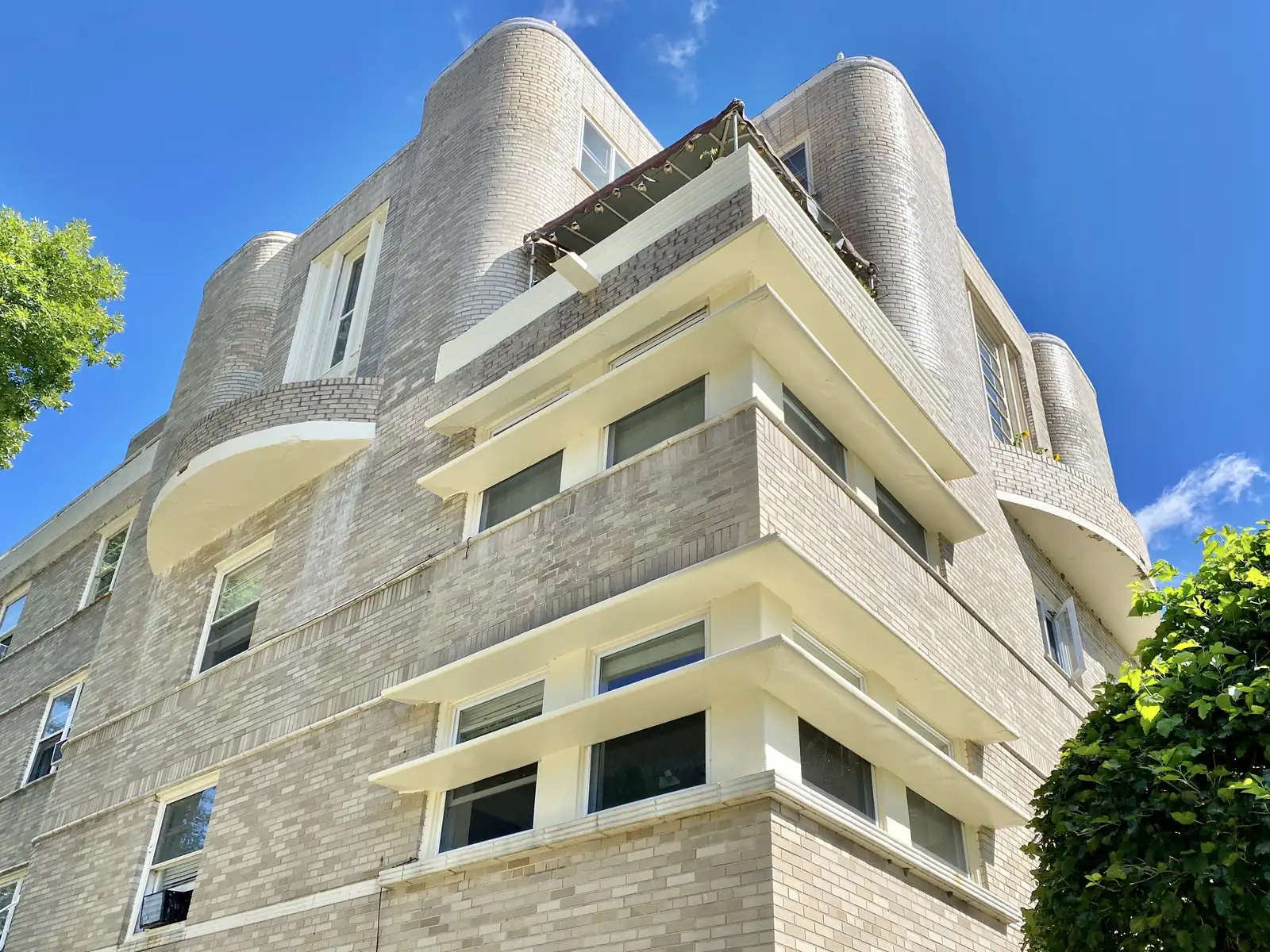 1 bed apartment in Capitol Hill, utilities included